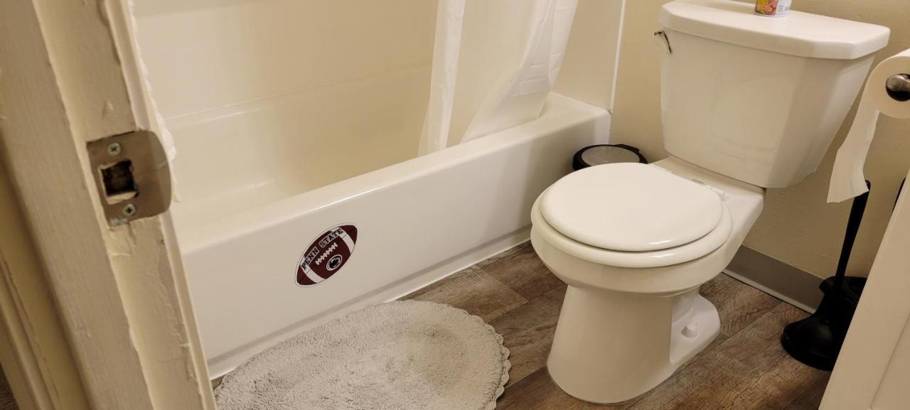 Lion's Den Fan Caves! 3 Bd 2 Bth Bed and breakfast